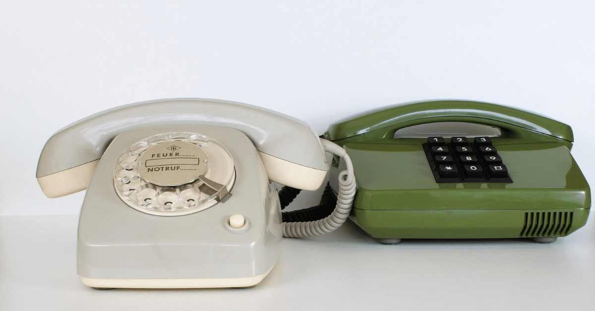 Illustratives Bild für den Blogartikel: Discovery Calls (Erstgepräche) richtig gemacht. Tipps aus 30 Jahren B2B Sales Erfahrung. Teil 1: Warum dieser Fehler der teuerste ist.